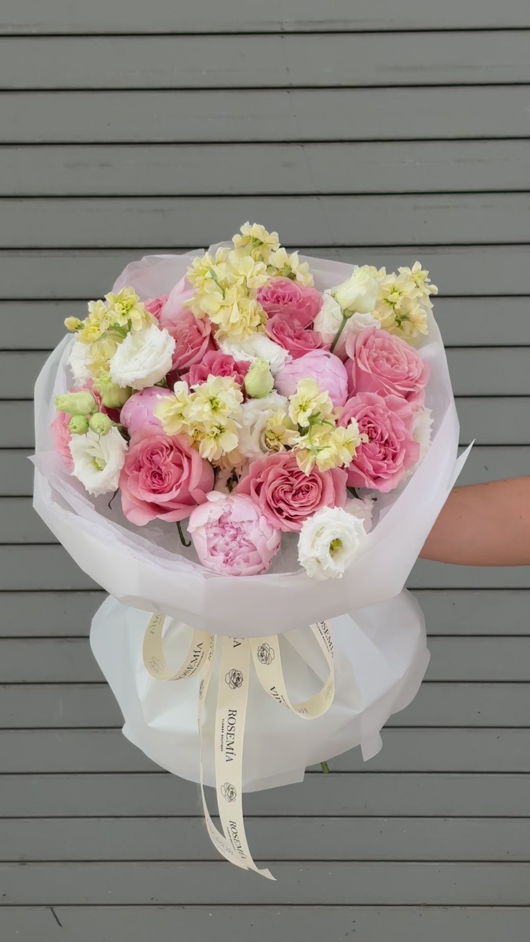 No.28 SOFT ELEGANCE - garden roses, matthiola