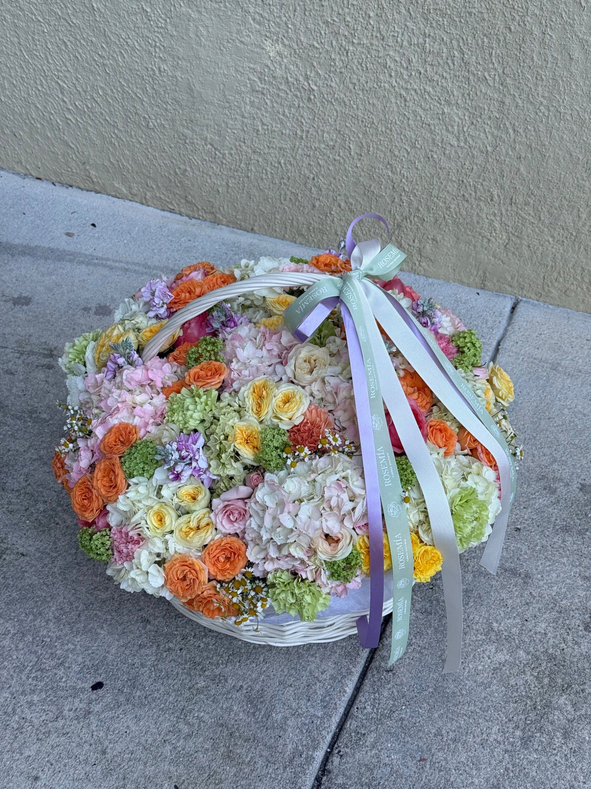 No.275 DOPAMINE BASKET - seasonal mix flowers