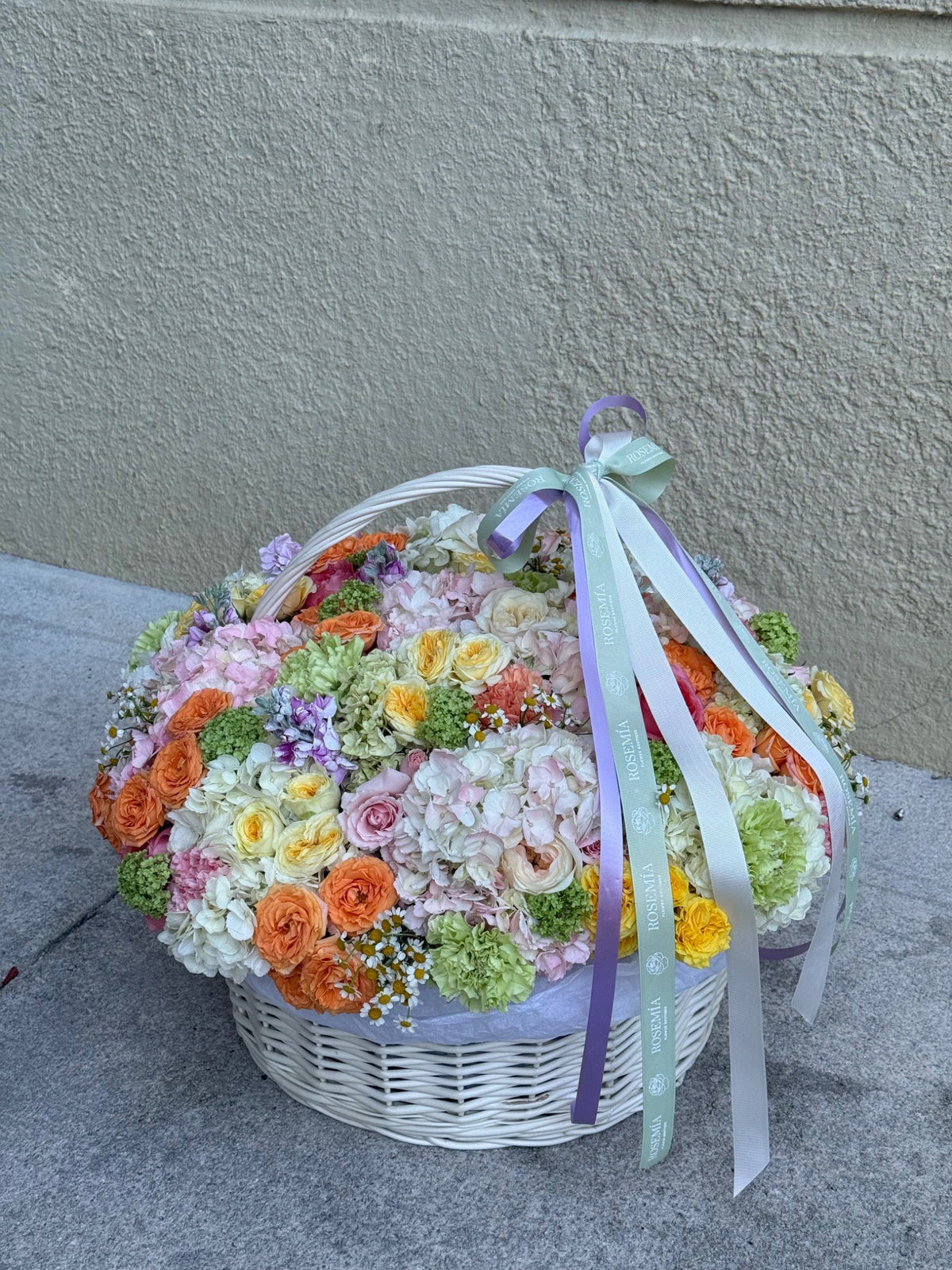 No.275 DOPAMINE BASKET - seasonal mix flowers